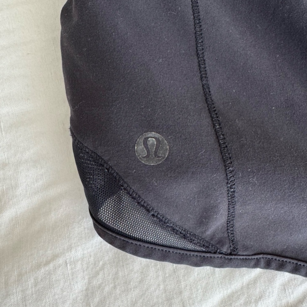 Lululemon Hotty Hot 4" low rise shorts - Picture 4 of 5